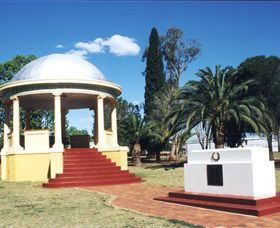 Kingaroy Soldiers Memorial Rotunda - Darwin Holiday 1