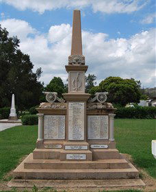 Boer War Memorial And Park, Allora - Darwin Holiday 0