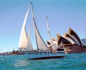A Luxury Yacht On Sydney Harbour - Darwin Holiday 1
