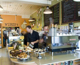 Ampersand CafÃ© Bookstore Paddington - Darwin Holiday 2