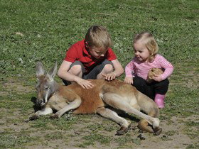 Hahndorf Farm Barn - Darwin Holiday 3