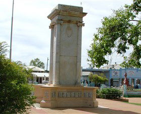 Charleville War Memorial - Darwin Holiday 0
