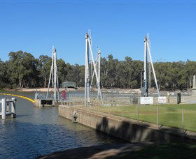 Lock 10 And Weir - Darwin Holiday 3