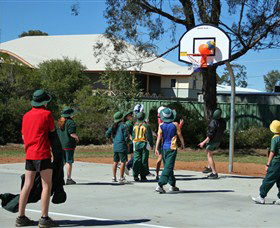 EE Parr O.B.E. Park - Darwin Holiday 0