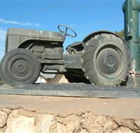 Ferguson Tractor Monument - Darwin Holiday