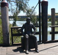 Captain John Egge Statue - Darwin Holiday