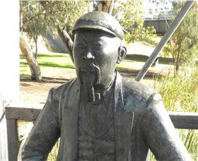Captain John Egge Statue - Darwin Holiday 1
