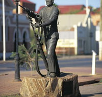 Miners Monument - Darwin Holiday