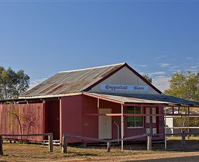 Copperfield Store, Chimney And Cemetery - Darwin Holiday 3
