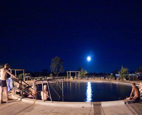 Lightning Ridge Bore Baths - Darwin Holiday 1