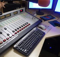 Peak Hill FM Community Radio Station - Darwin Holiday