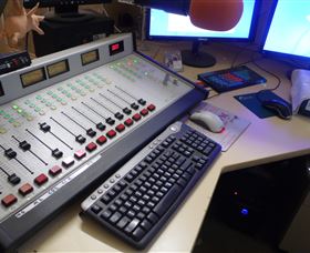 Peak Hill FM Community Radio Station - Darwin Holiday 0