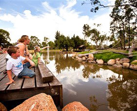 Savannah Visitor Plaza, Taronga Western Plains Zoo Dubbo - Darwin Holiday 7