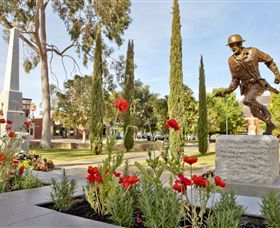 Private Robert Mactier Statue - Darwin Holiday 0