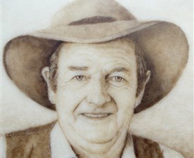 Doris Golder Wool Art Gallery - Darwin Holiday 0