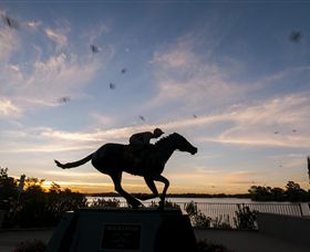 Black Caviar Statue - Darwin Holiday 0