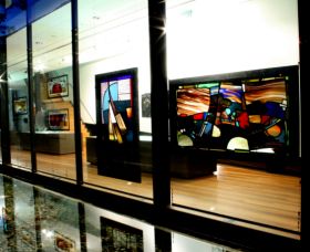National Art Glass Collection - Darwin Holiday 0