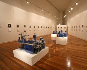 Wagga Wagga Art Gallery - Darwin Holiday 0