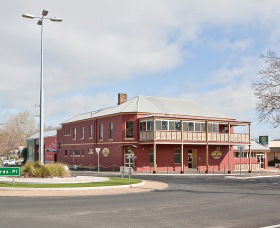 Kellys Rugby Hotel And Bottle Shop - Darwin Holiday 0