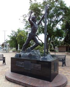 Miners Memorial Statue - Darwin Holiday 0