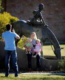 Dorothea Mackellar Memorial Statue - Darwin Holiday 0