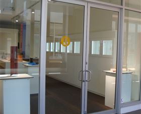 Bilk Gallery For Contemporary Metal And Glass - Darwin Holiday 1