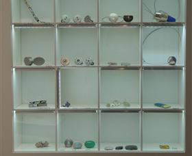 Bilk Gallery For Contemporary Metal And Glass - Darwin Holiday 0