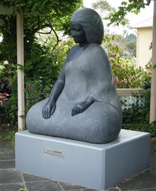 Peace Memorial - Darwin Holiday 0