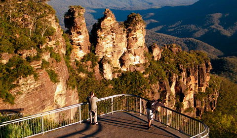Echo Point Lookout (Three Sisters) - Darwin Holiday 0