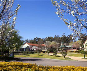 Hunter Valley Gardens Shopping Village - Darwin Holiday 0