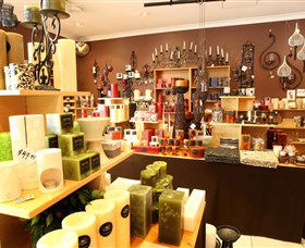 Hunter Valley Gardens Shopping Village - Darwin Holiday 1