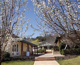Hunter Valley Gardens Shopping Village - Darwin Holiday 2