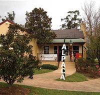 Australian Alpaca Barn - Hunter Valley Gardens - Darwin Holiday