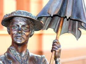 Mary Poppins Statue - Darwin Holiday 0