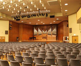 Wollongong Town Hall - Darwin Holiday 0