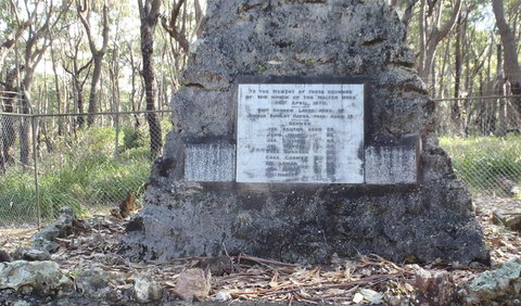 Monument Beach Picnic Area - Darwin Holiday 3