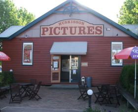 Huskisson Pictures - Darwin Holiday 0