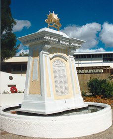 Beenleigh War Memorial - Darwin Holiday 1