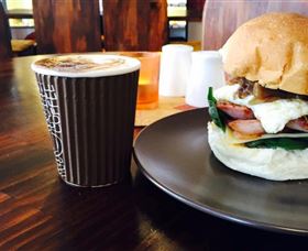 Edgey's Manor - Darwin Holiday 6