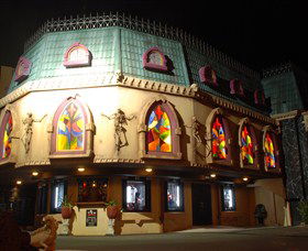 Draculas Cabaret Restaurant - Darwin Holiday 0