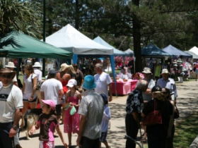 Coolangatta Art And Craft Markets - Darwin Holiday 3