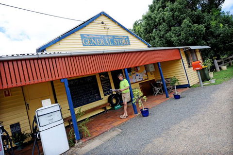 Exploring Beautiful Boyne Valley - Darwin Holiday 5