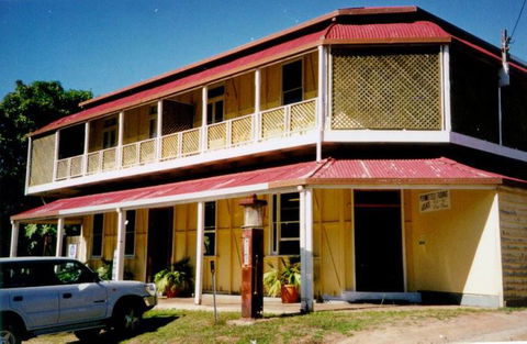 Exploring Beautiful Boyne Valley - Darwin Holiday 8