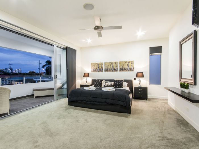 Broadbeach Waters QLD Darwin Holiday
