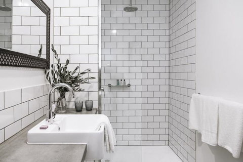 Farmers Arms Hotel & Art Suites Daylesford - Darwin Holiday 7