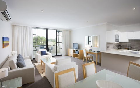 Mercure Kooindah Waters Central Coast - Darwin Holiday 3