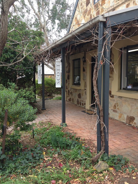 Scott & La Prova - Darwin Holiday 0