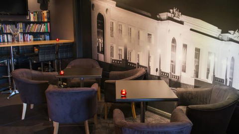 Polit Bar - Darwin Holiday 0