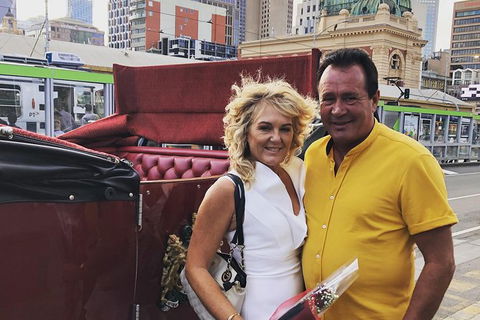 Melbourne Horse Drawn Carriage Deluxe Romantic Tourâ„¢ - Darwin Holiday 1