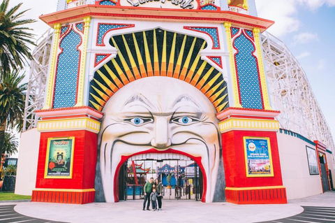 Melbourne 2 Hour Private Photoshoot Tour - Darwin Holiday 1